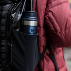 Thermosbeker Stanley The Trigger Action Travel Mug Wine 0,25L 13 Thermosbeker Stanley The Trigger Action Travel Mug Wine 0,25L -Avontuur Verkoop 12 Stanley20 20The20Trigger Action20Travel20Mug20 20Lifestyle20Images20 206
